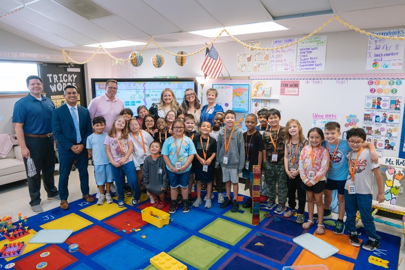 A photo of Mrs. Hale and her class