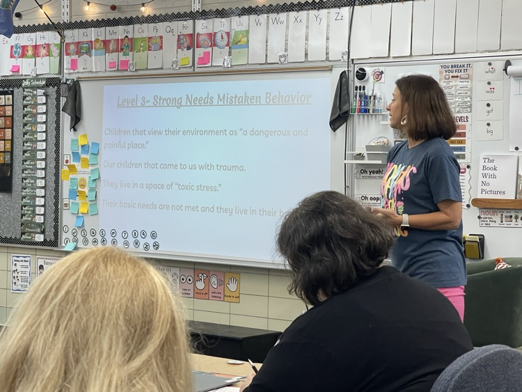 Kim Specht teaching about behavior