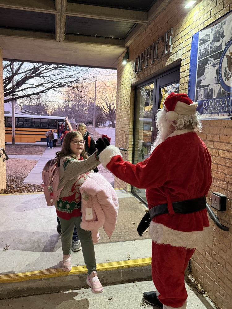 Santa giving high 5’s