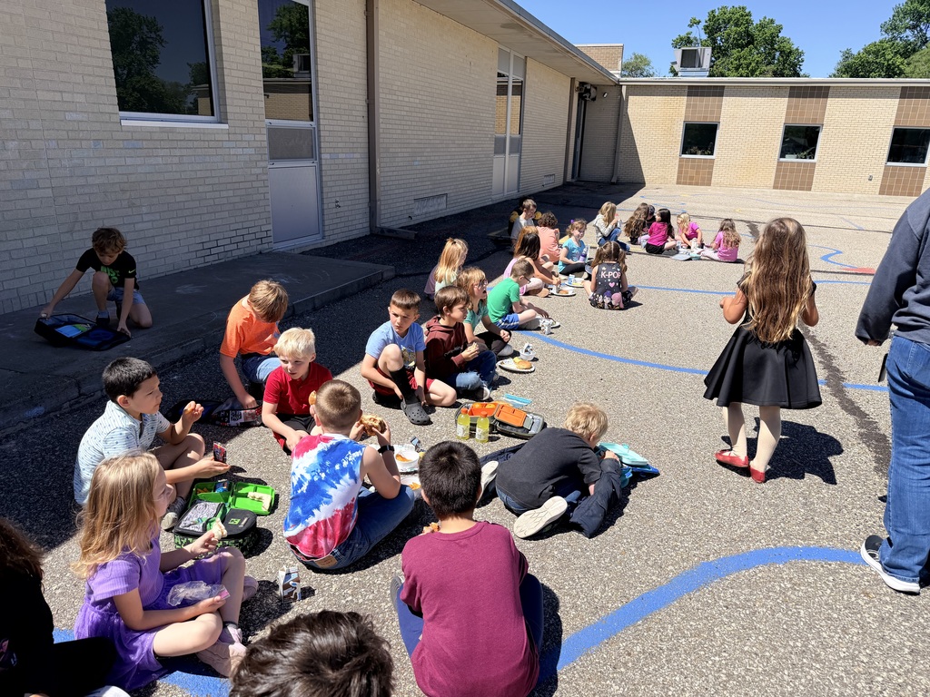 Students enjoying the outdoors for P picnic day.