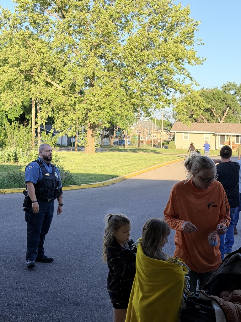 Officer Reyes helping with students.