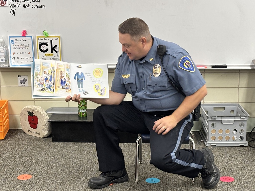 Chief Wilkins reading to Mrs. Casteel's class.
