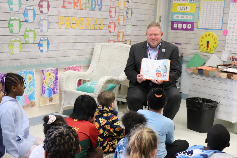 Dr. Fecher Reads Green Eggs & Ham to Students at Roslyn