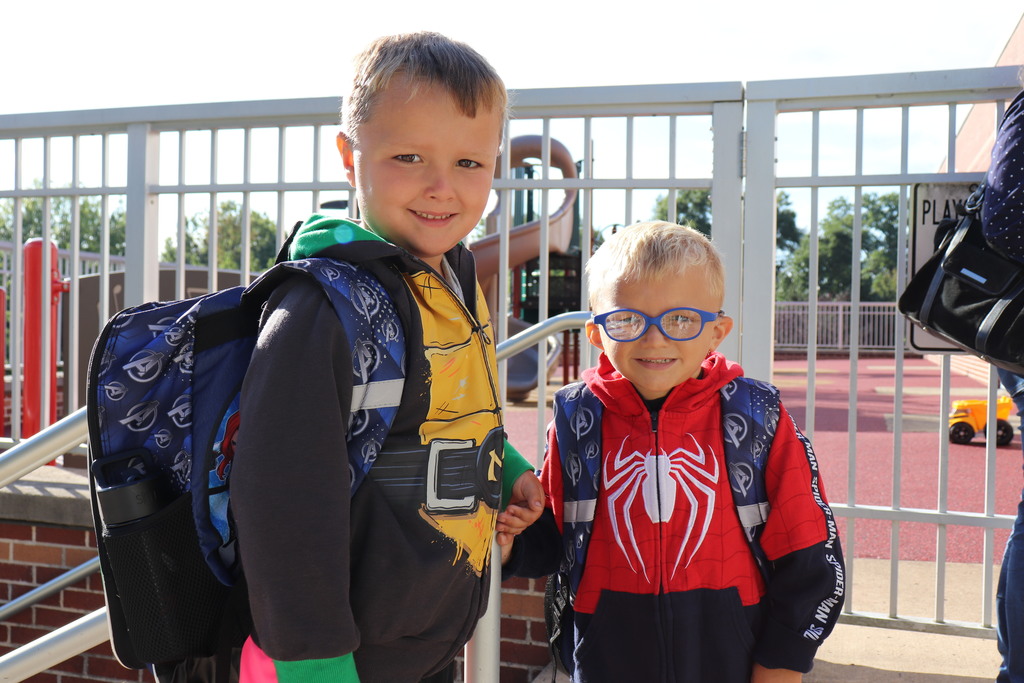 Kindergarteners arrive at Highland