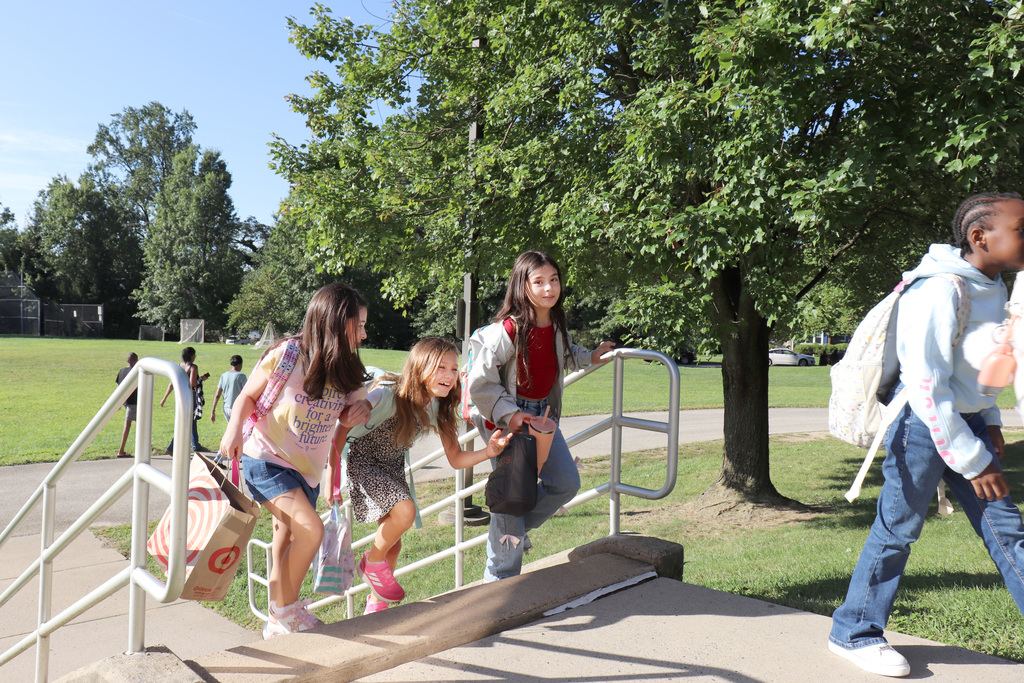 Students arrive at Highland