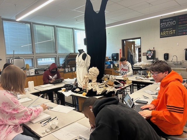 A picture of kids in studio art doing their work