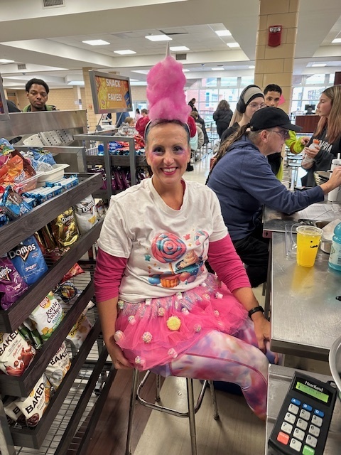 beautiful lady from cafeteria A dressed like a candy