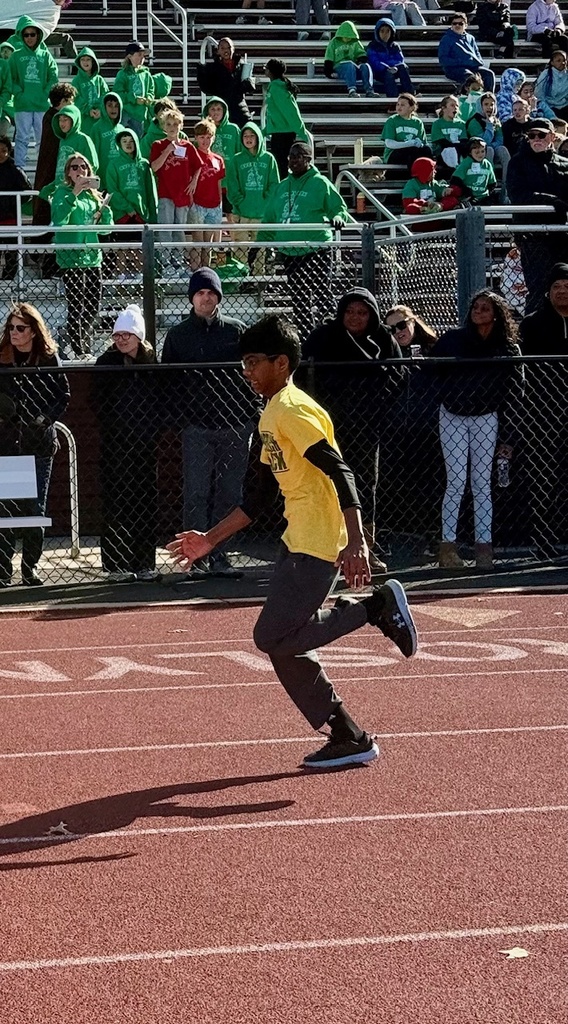 student running at the track meet