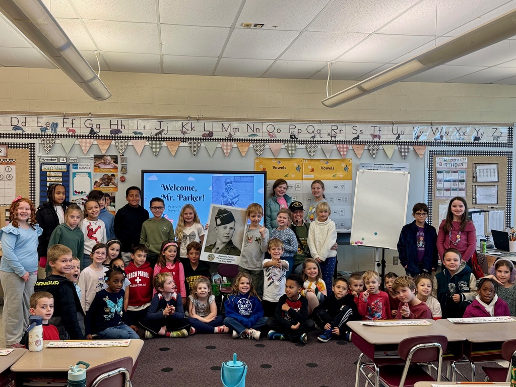 Students smiling with a veteran