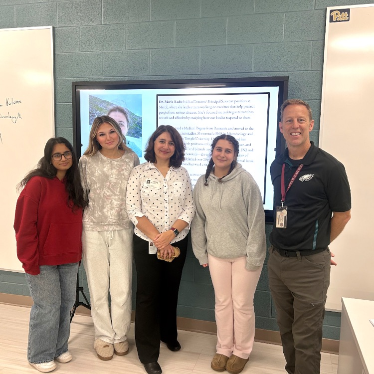 Dr. Maria with the students of the medical club and Mr. Heine  