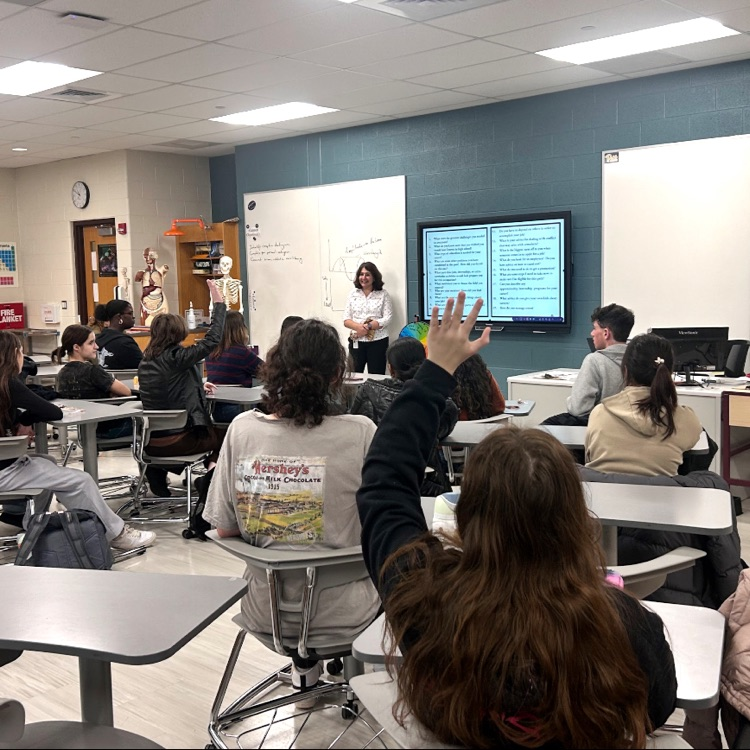 Dr. Maria is talking to the medical club about her career and her experience  