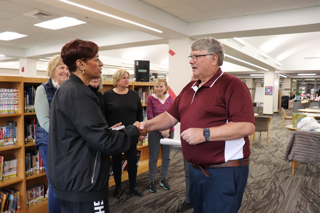 Dr. Swift shakes hands with a 1975 alumnus