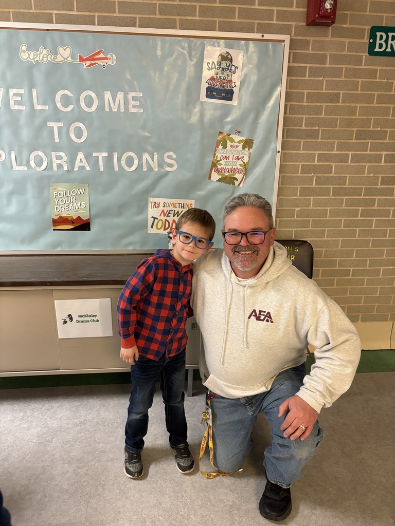 A student dressed up as Mr. Hudson.