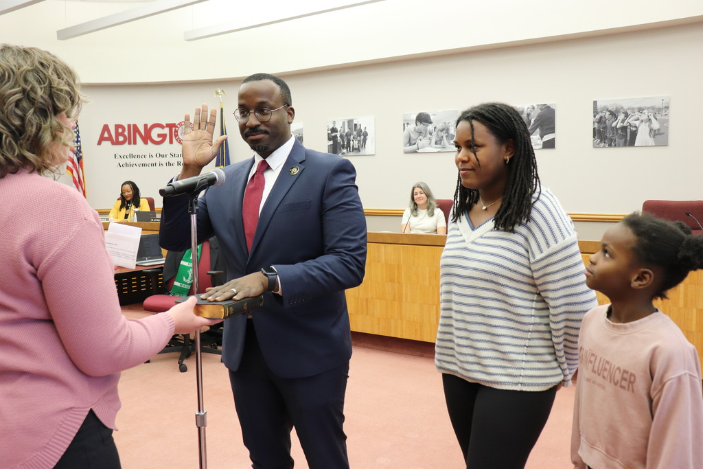 Mr. Yaasiyn Muhammad, alongside his daughters, is sworn in during the December 1, 2025 Board Meeting. 