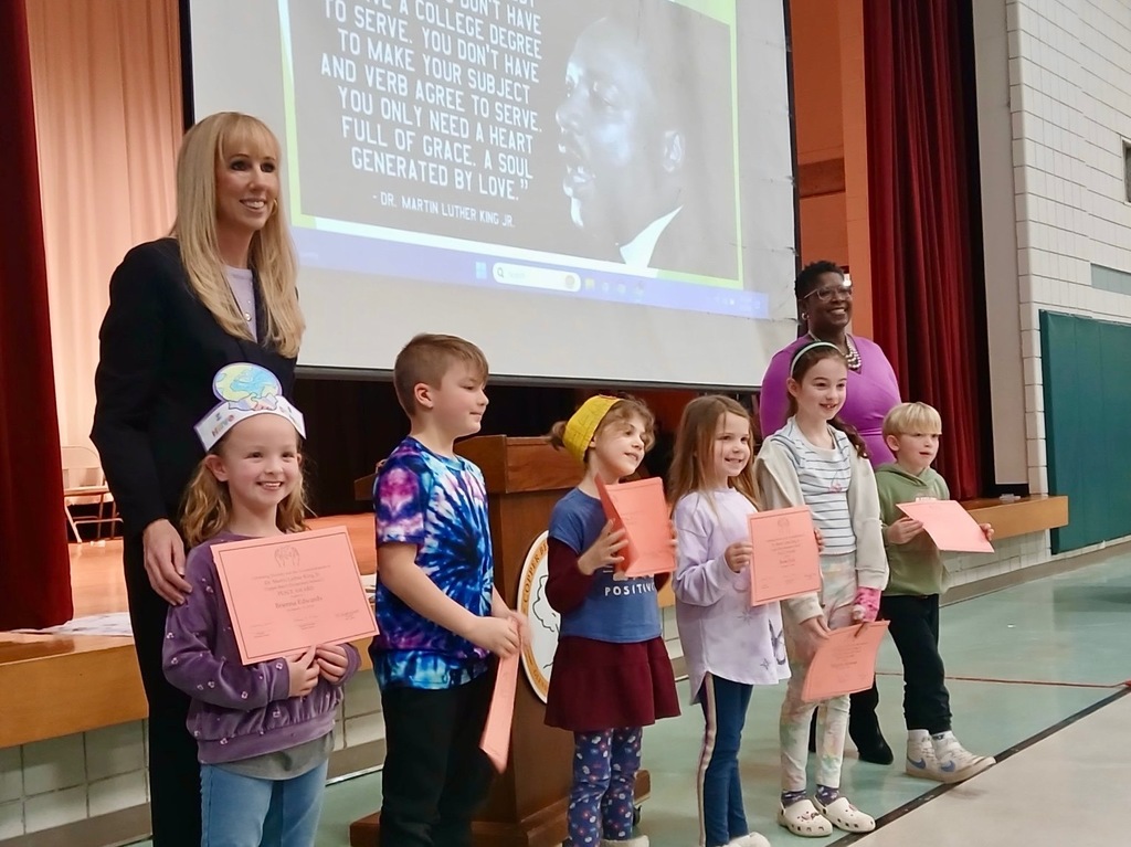 students winning the peacemaker award