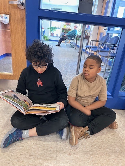 Students form a reading chain across Willow Hill