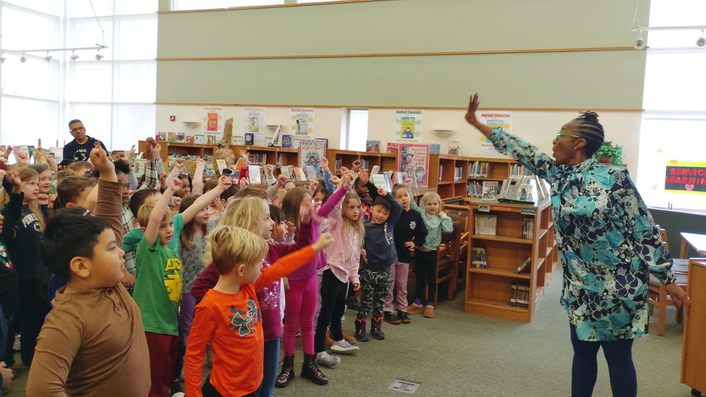 Ms. Duncan engages students at the Overlook library