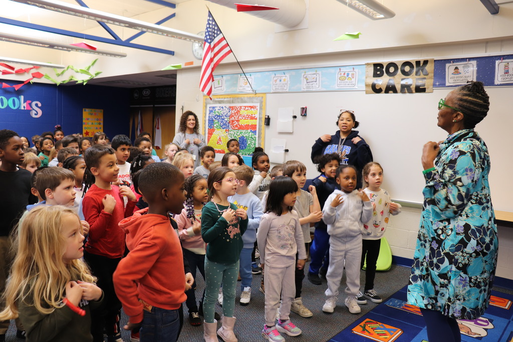 Ms. Duncan engages students at the Willow Hill library