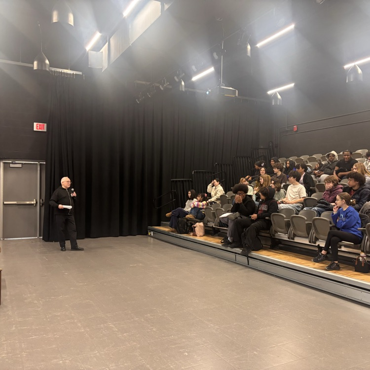 Mr Goldblatt talking to the students! 