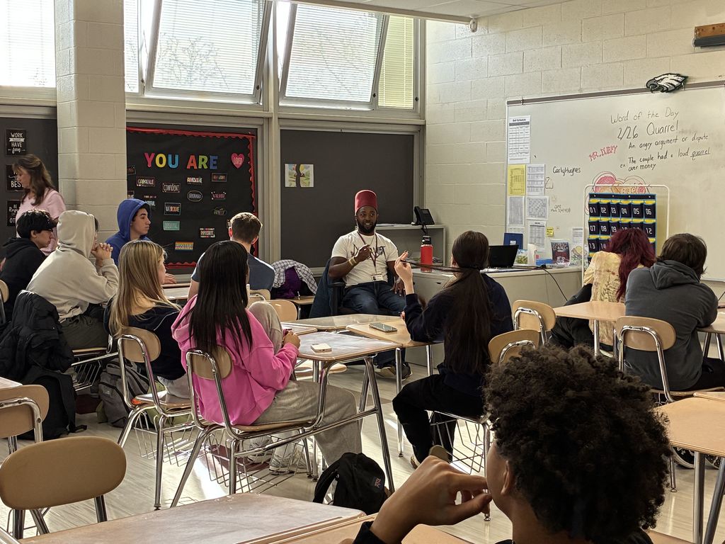 Julius King talking to students