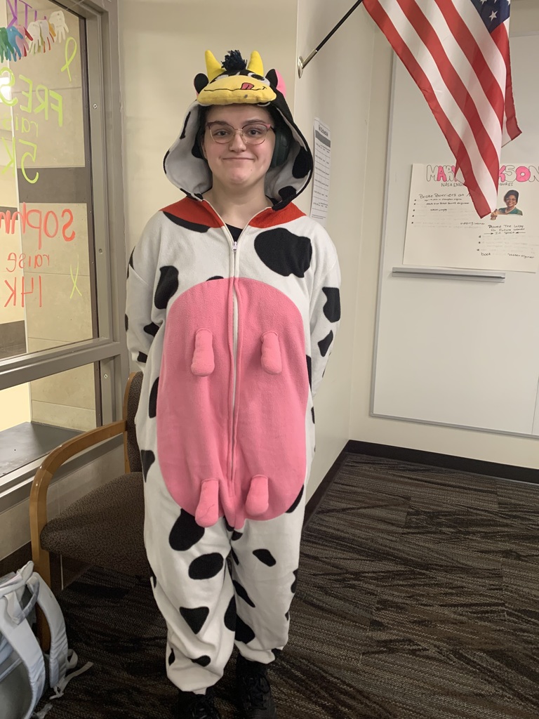 ASHS student posing for Abing-Thon’s comfy clothes Thursday