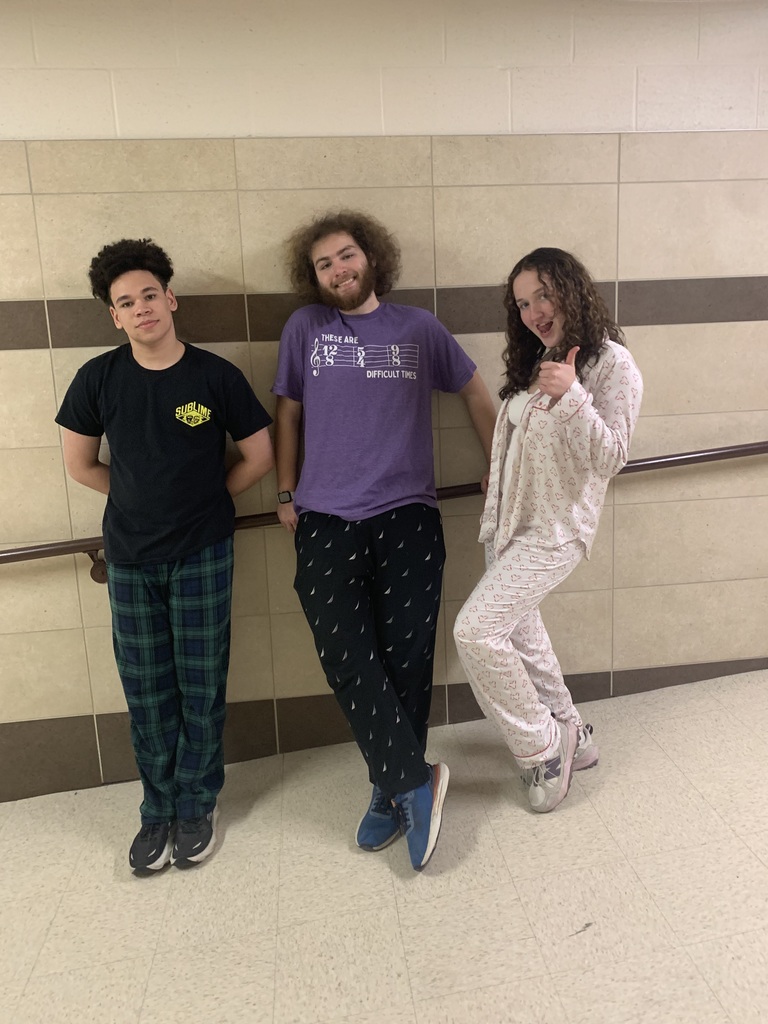 ASHS students posing for Abing-Thon’s comfy clothes Thursday
