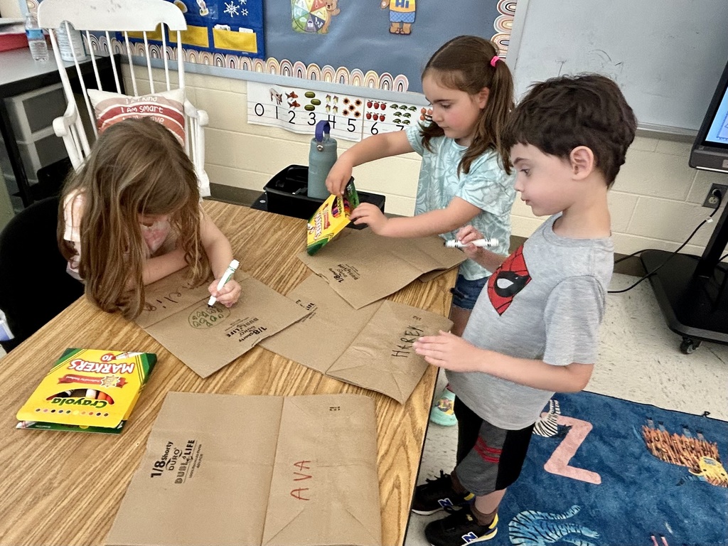 students decorating Earth Day bags