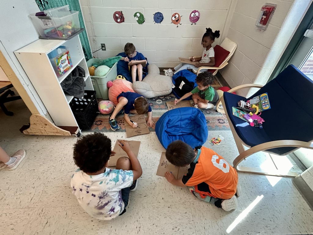students decorating Earth Day bags