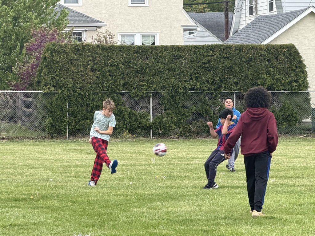Image of The 6th Grade Stingrays enjoyed some outdoor fun as a way to mark the end of PSSA Testing!