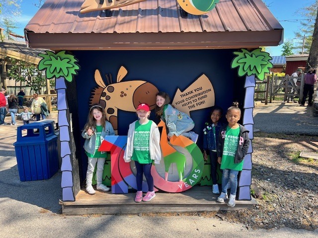 kindergarten students smiling at the zoo