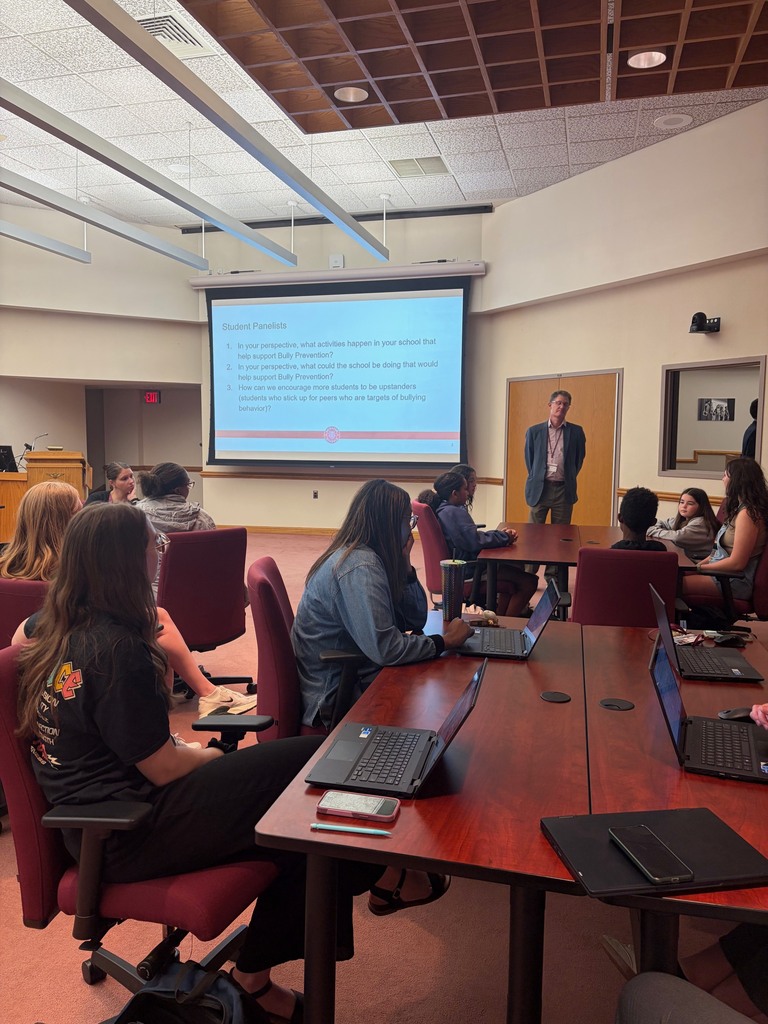 Dr. Rosenthal leads a discussion with student panelists