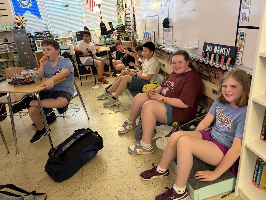 Image of 6th grade students in homework club. 