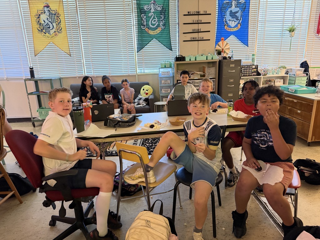 Image of 6th grade students in homework club. 