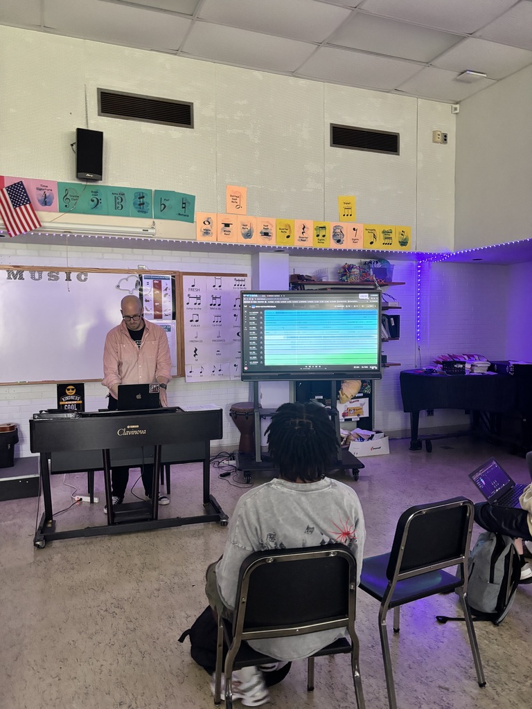 Image of 8th Grade Digital Music Class 
