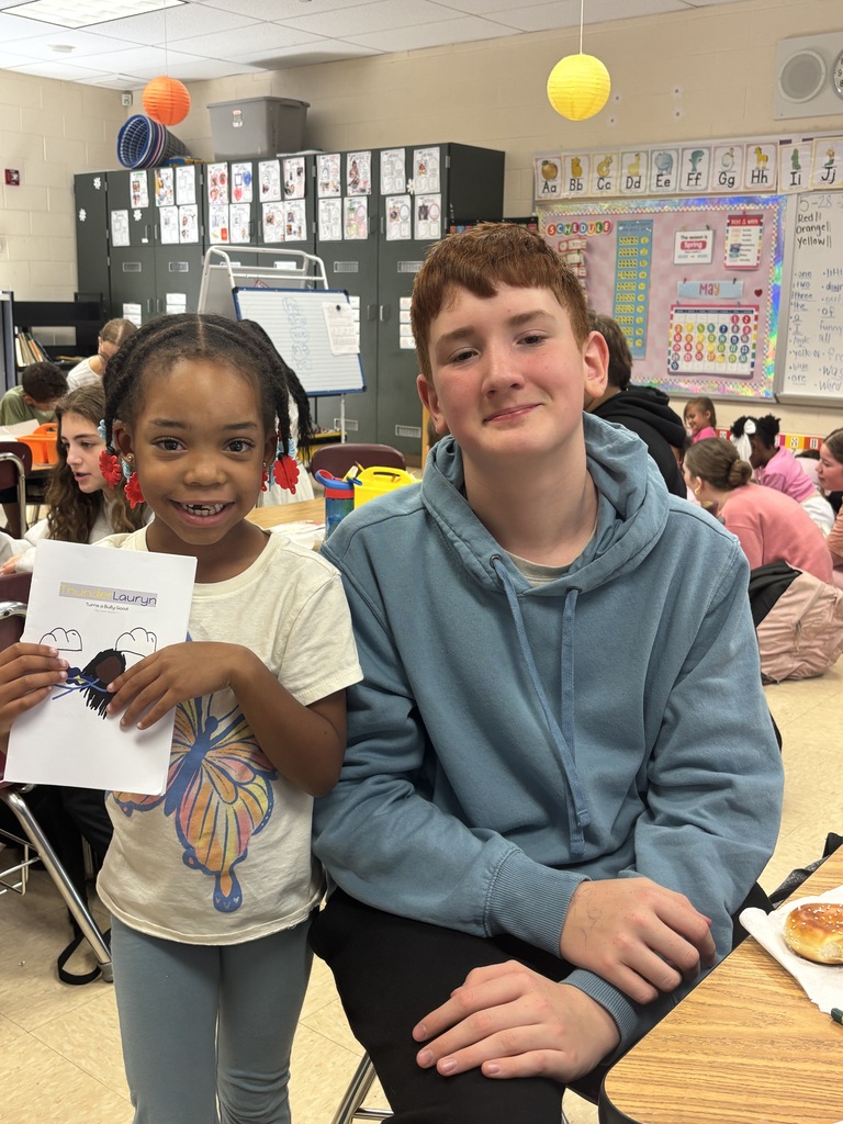 Image of NJHS and WEB Kindergarten Book Trip 