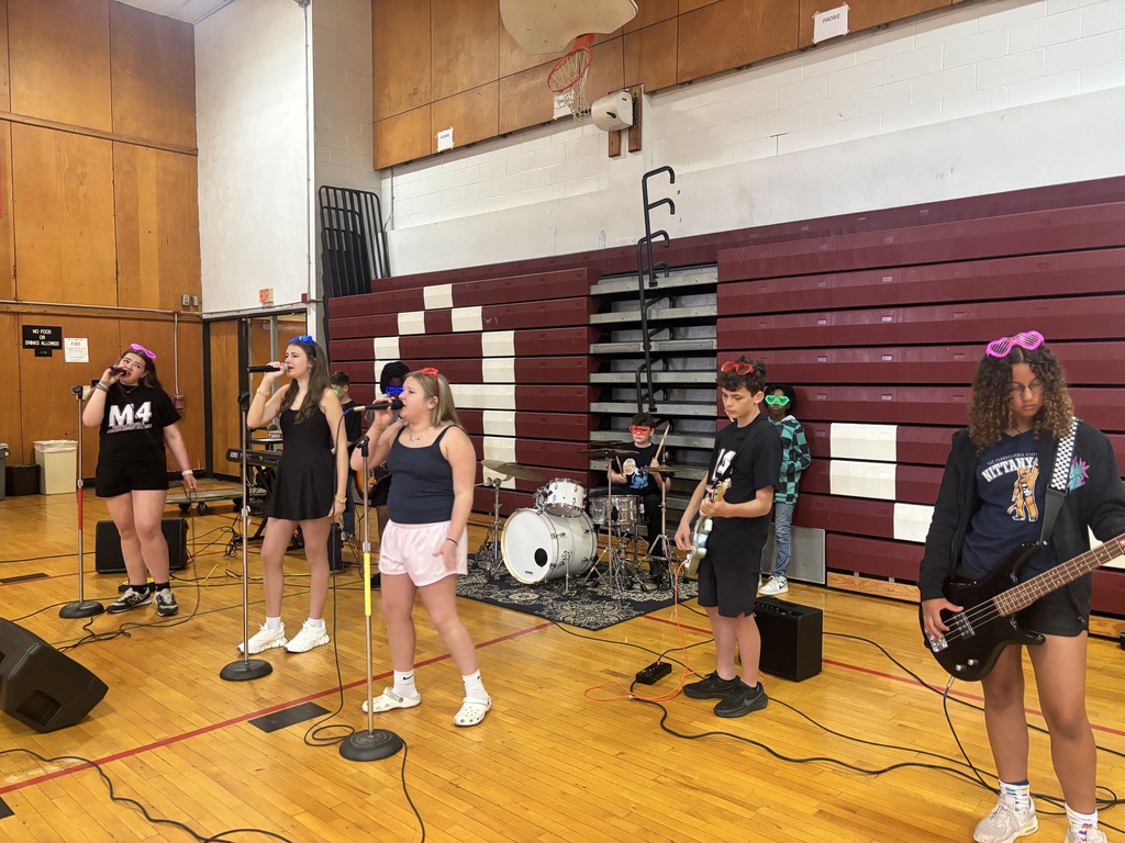 Image of the Middle School Modern Music Makers (M4) Bands final performance today at the AMS SRK Carnivals. 