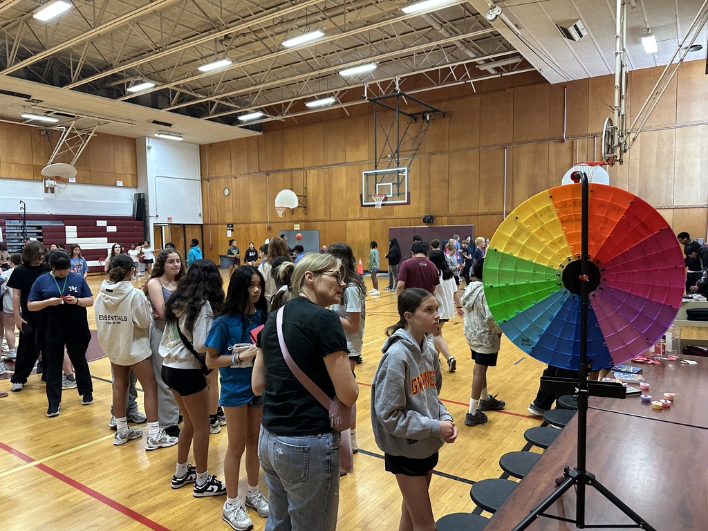 Image of students at the SRK carnival. 