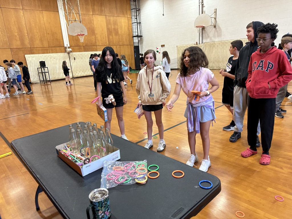 Image of students at the SRK carnival. 