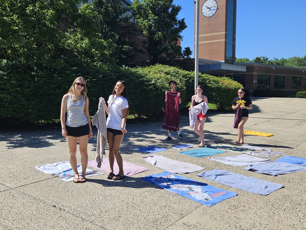 AbingTHON students at the car wash