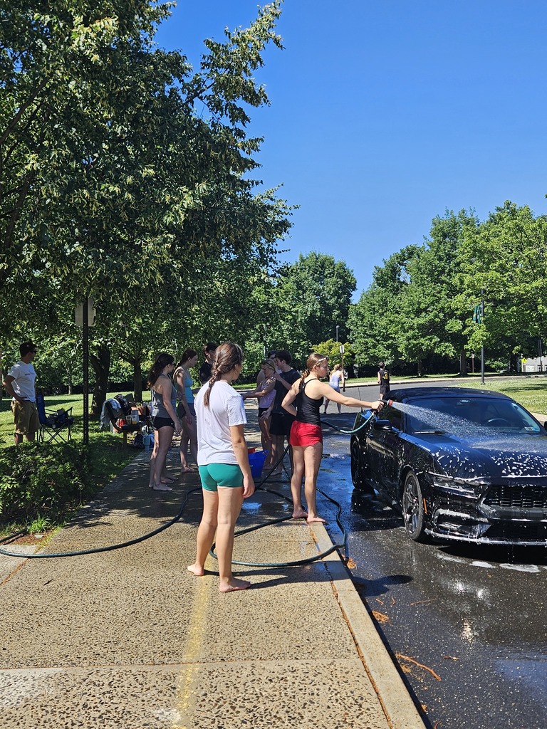 AbingTHON students washing cars