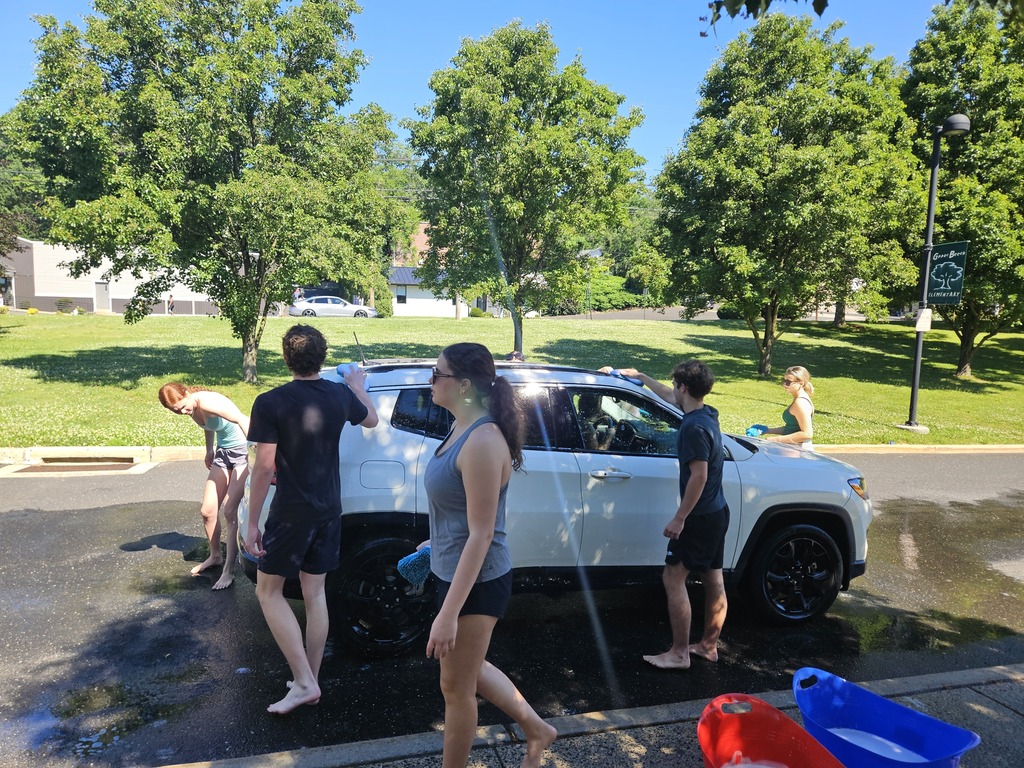 AbingTHON students washing cars