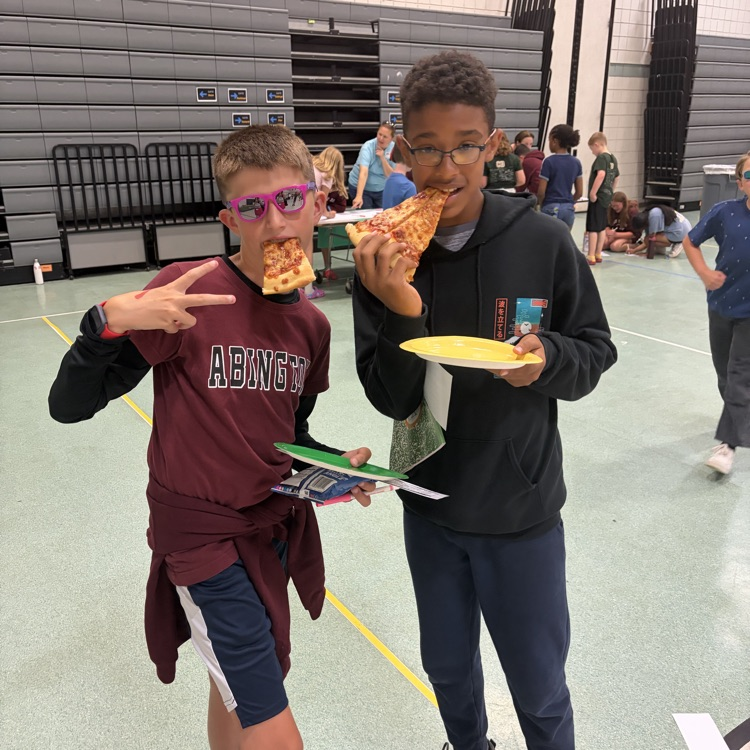 Students eating pizza
