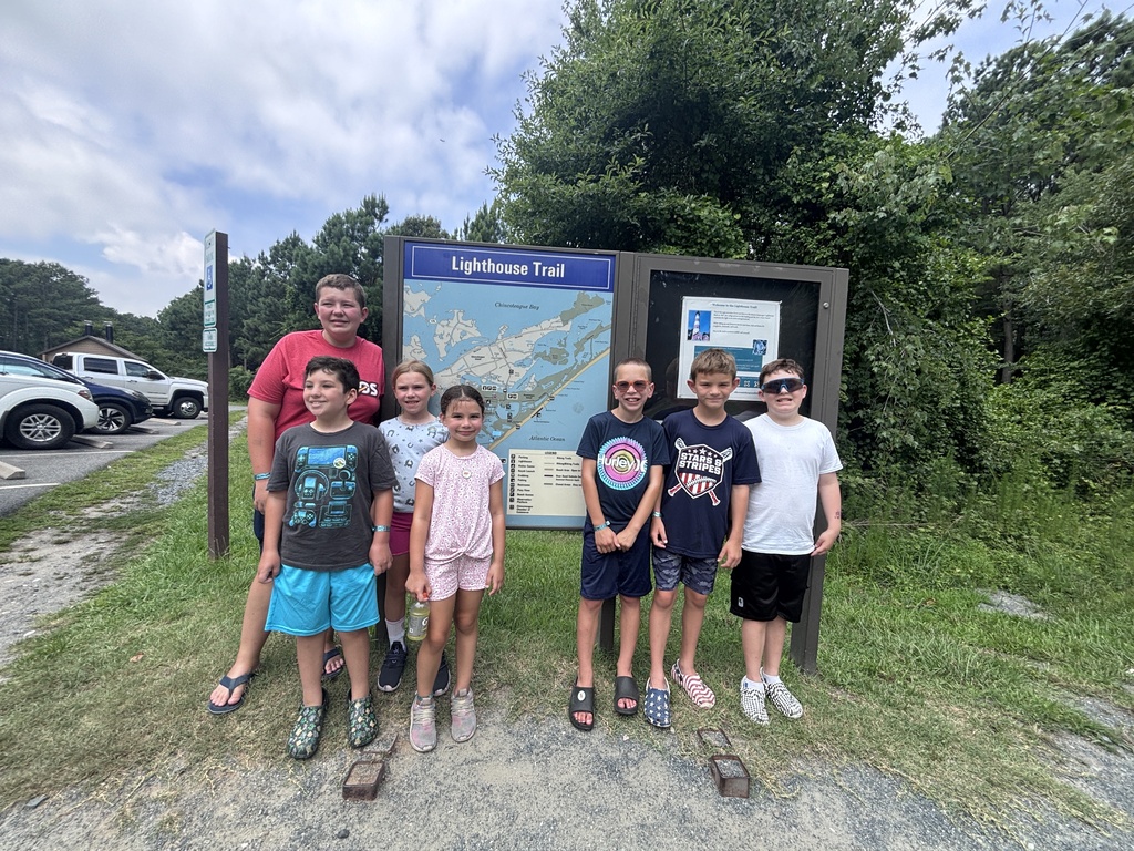 Roslyn 4th graders pose in front of Lighthouse Trail map signage