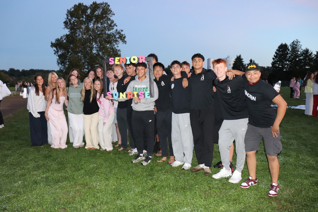 Group of Seniors holding a Senior Sunrise picture frame