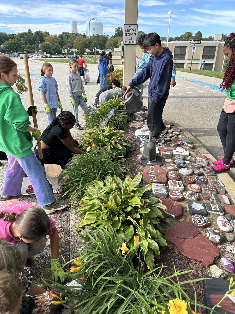 Image of students in the Going Green Club 