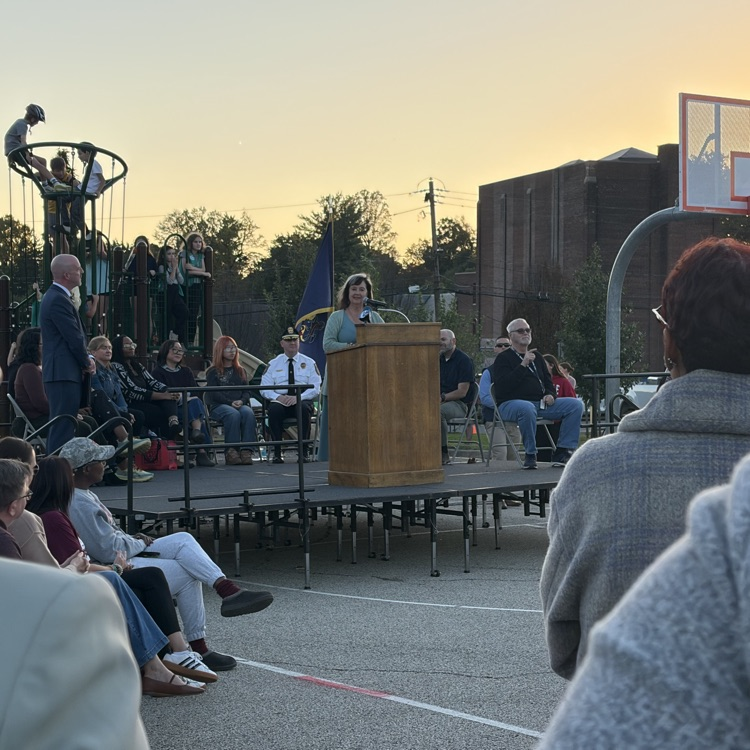 Melissa Mowry addresses the crowd