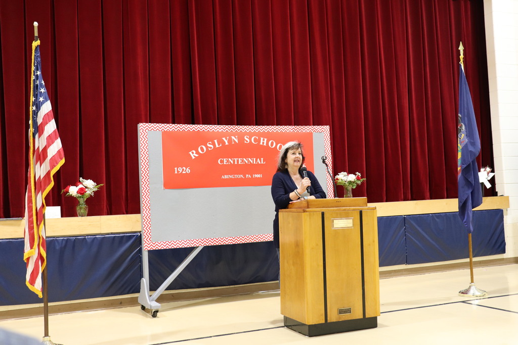 Dr. Mowry addresses attendees