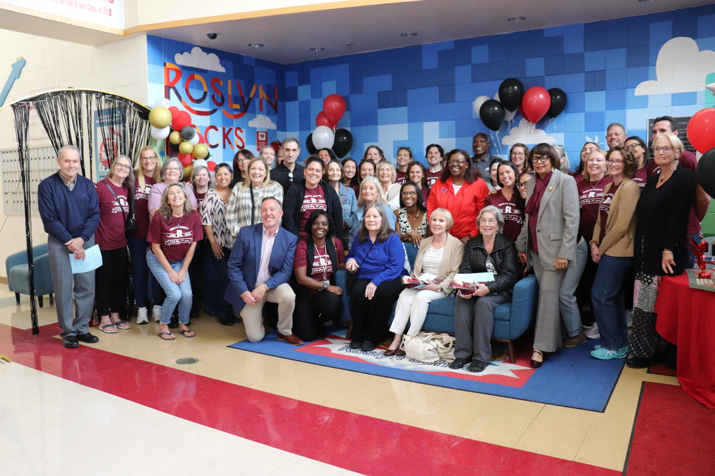 Former and current Roslyn staff photo