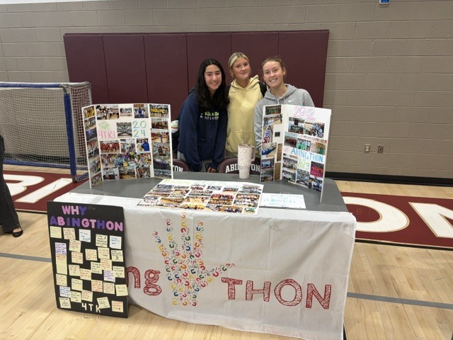 Thon table at Club and Activities Fair