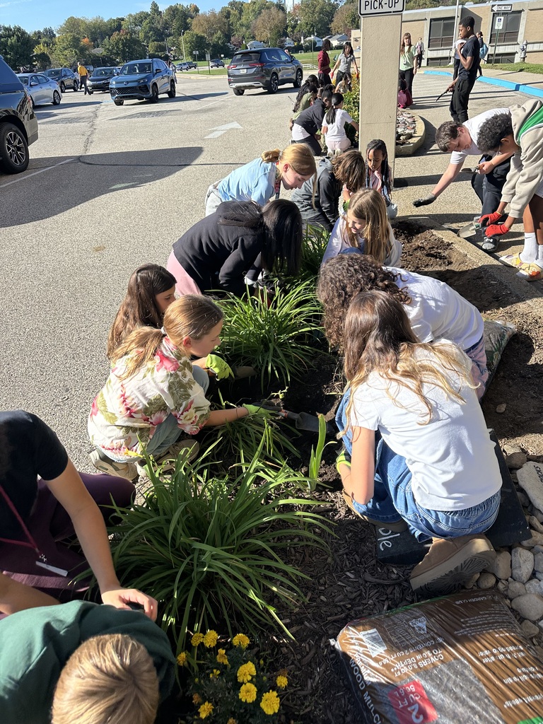 Image of students in the Going Green Club